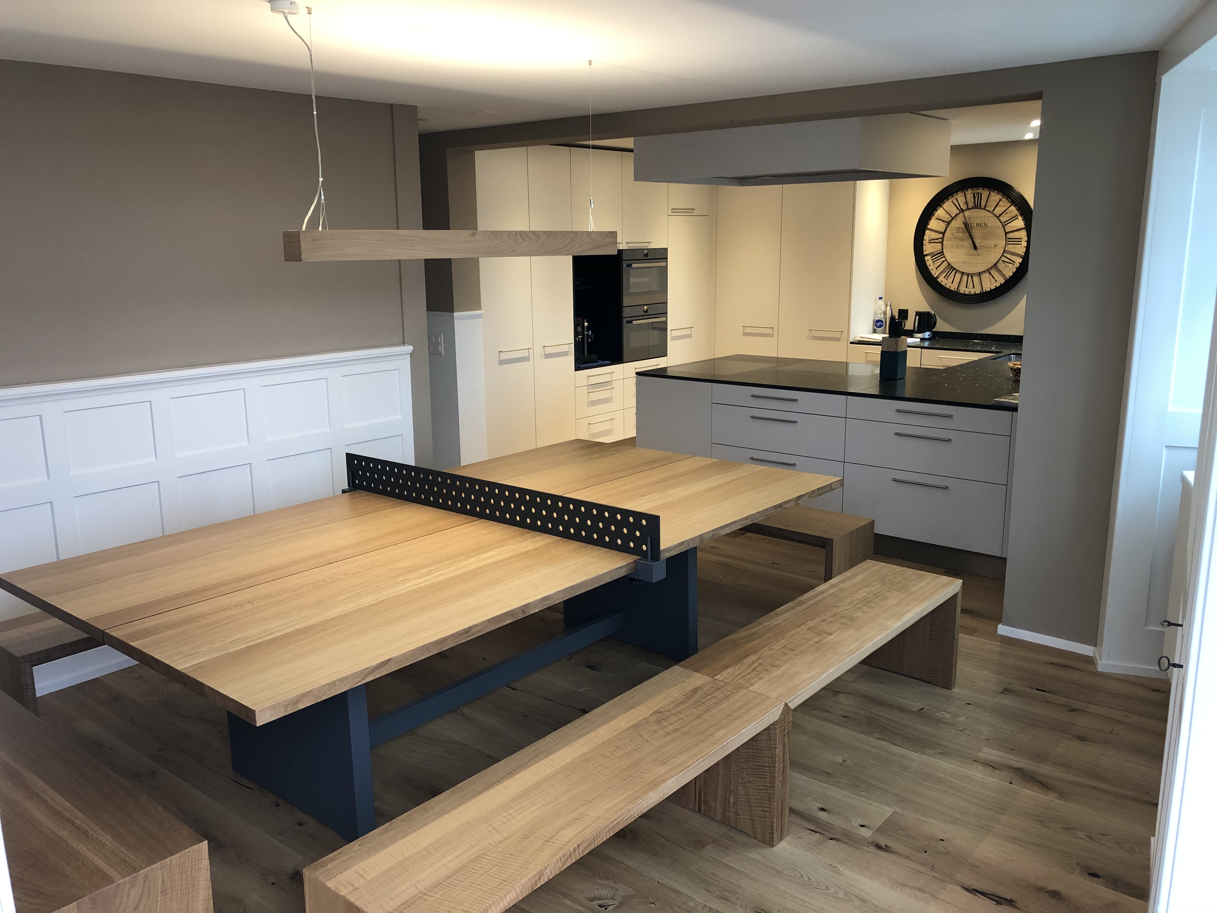 Unser Teamraum mit Ping-Pong Tisch ist fertig