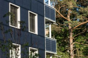 arento ag_nachhaltige architektur_SonneparkPLUS_Solarfassade im Licht.jpg